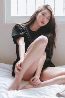 在公车上露着奶被男人玩